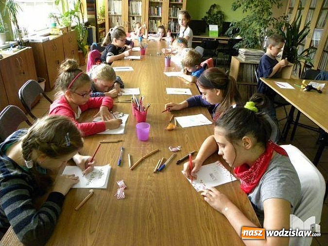 Zdjęcie w galerii na portalu naszwodzislaw.com: Jak mijają wakacje w bibliotece? wiadomości z regionu