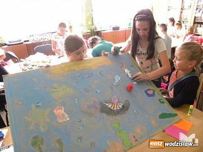 Zdjęcie w galerii na portalu naszwodzislaw.com: Jak mijają wakacje w bibliotece? wiadomości z regionu