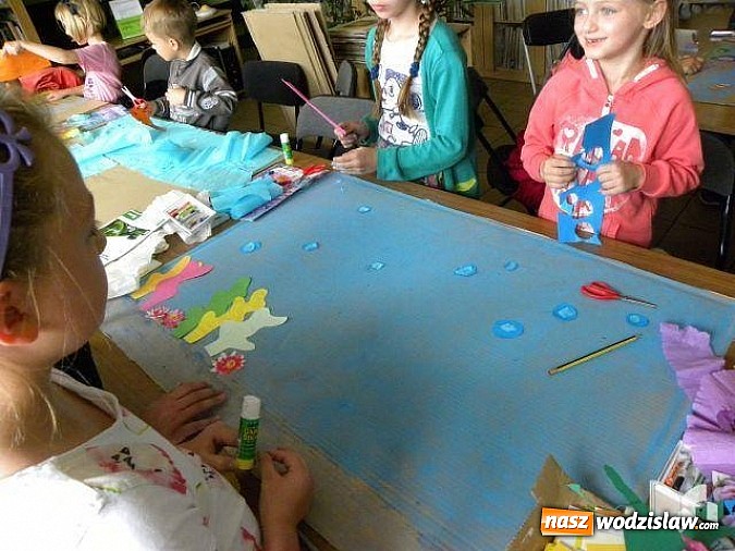 Zdjęcie w galerii na portalu naszwodzislaw.com: Jak mijają wakacje w bibliotece? wiadomości z regionu