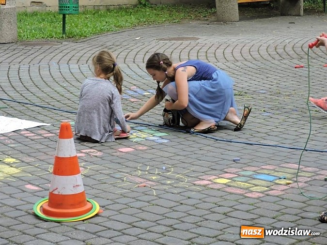 Zdjęcie w galerii na portalu naszwodzislaw.com: W parku miejskim zagrali w dawne gry i zabawy wiadomości z regionu