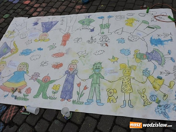 Zdjęcie w galerii na portalu naszwodzislaw.com: W parku miejskim zagrali w dawne gry i zabawy wiadomości z regionu