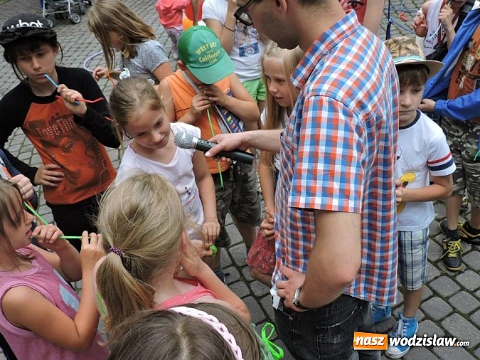 Zdjęcie w galerii na portalu naszwodzislaw.com: W parku miejskim zagrali w dawne gry i zabawy wiadomości z regionu