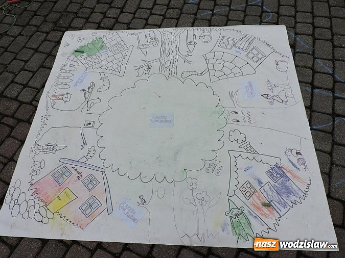 Zdjęcie w galerii na portalu naszwodzislaw.com: W parku miejskim zagrali w dawne gry i zabawy wiadomości z regionu