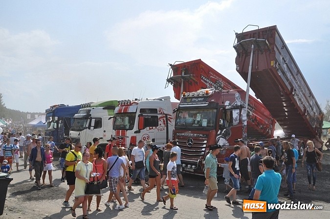 Zdjęcie w galerii na portalu naszwodzislaw.com: Mimo pogody w kratkę tysiące fanów na zlocie Master Truck 2015  wiadomości z regionu