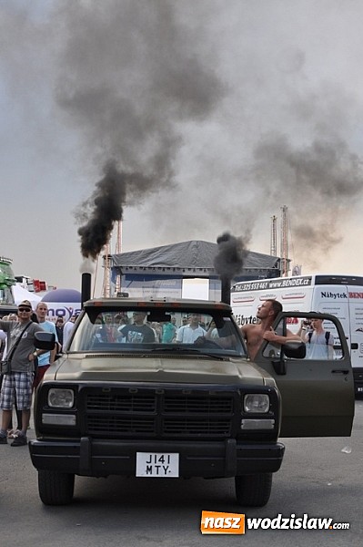 Zdjęcie w galerii na portalu naszwodzislaw.com: Mimo pogody w kratkę tysiące fanów na zlocie Master Truck 2015  wiadomości z regionu