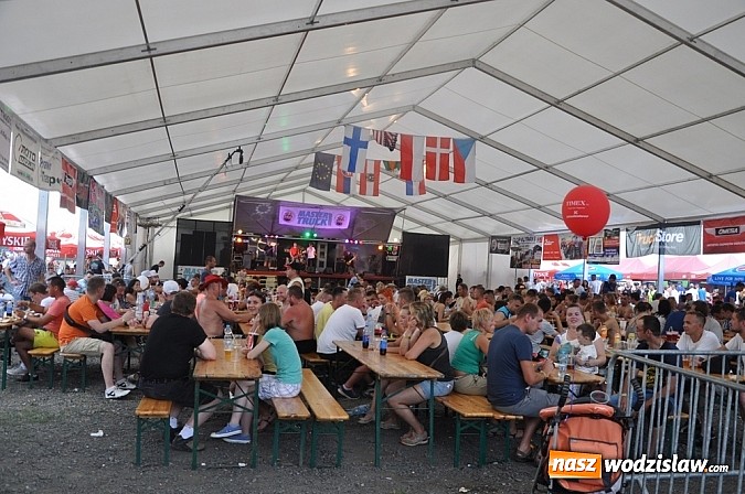 Zdjęcie w galerii na portalu naszwodzislaw.com: Mimo pogody w kratkę tysiące fanów na zlocie Master Truck 2015  wiadomości z regionu
