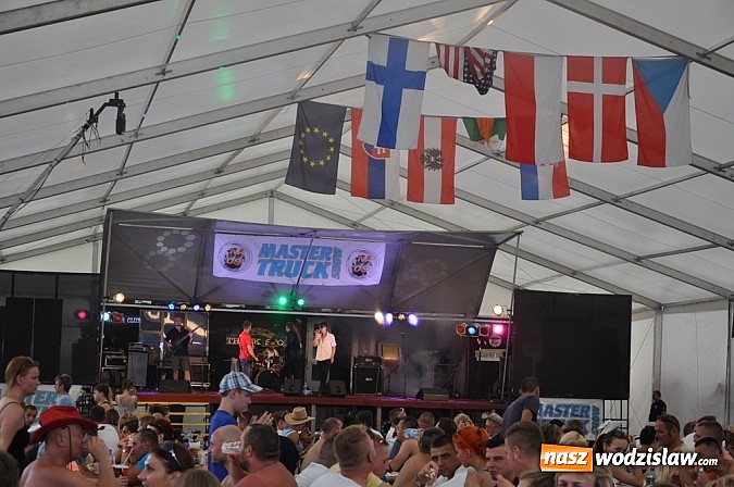 Zdjęcie w galerii na portalu naszwodzislaw.com: Mimo pogody w kratkę tysiące fanów na zlocie Master Truck 2015  wiadomości z regionu