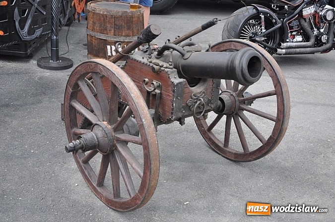 Zdjęcie w galerii na portalu naszwodzislaw.com: Mimo pogody w kratkę tysiące fanów na zlocie Master Truck 2015  wiadomości z regionu