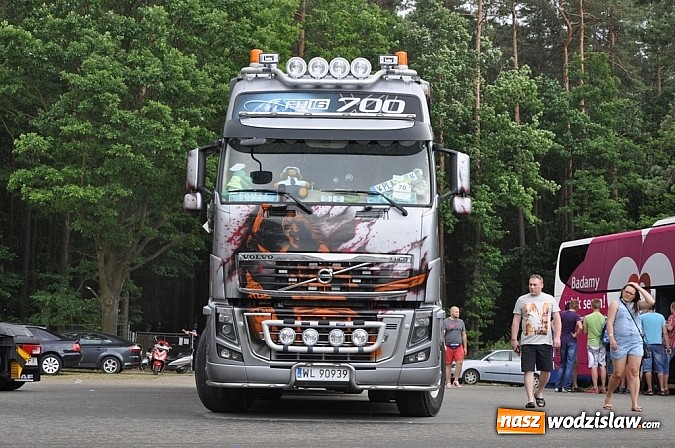 Zdjęcie w galerii na portalu naszwodzislaw.com: Mimo pogody w kratkę tysiące fanów na zlocie Master Truck 2015  wiadomości z regionu