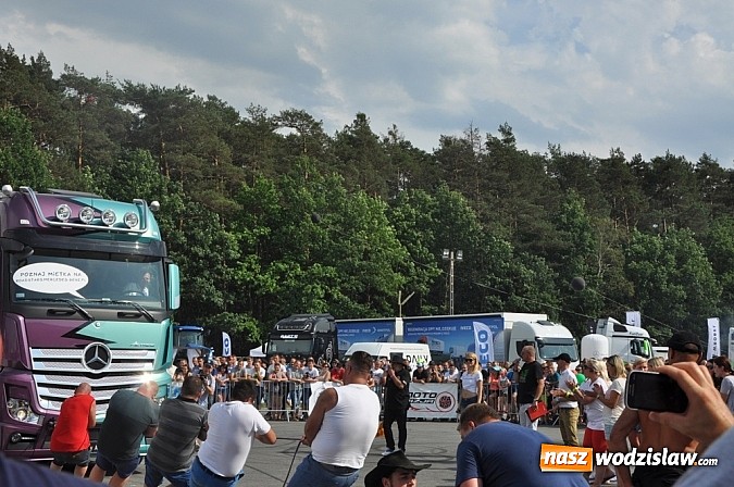 Zdjęcie w galerii na portalu naszwodzislaw.com: Mimo pogody w kratkę tysiące fanów na zlocie Master Truck 2015  wiadomości z regionu
