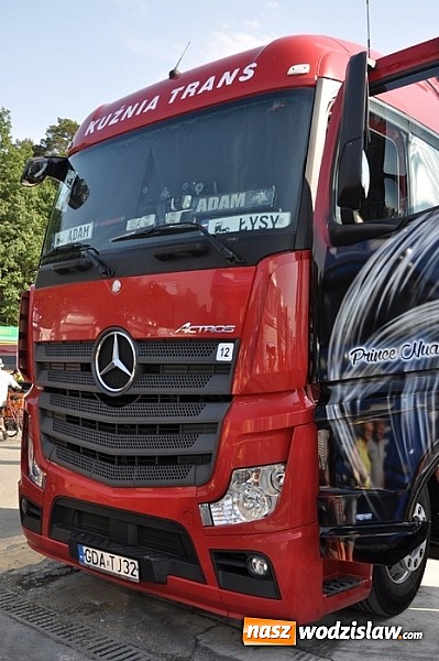 Zdjęcie w galerii na portalu naszwodzislaw.com: Mimo pogody w kratkę tysiące fanów na zlocie Master Truck 2015  wiadomości z regionu