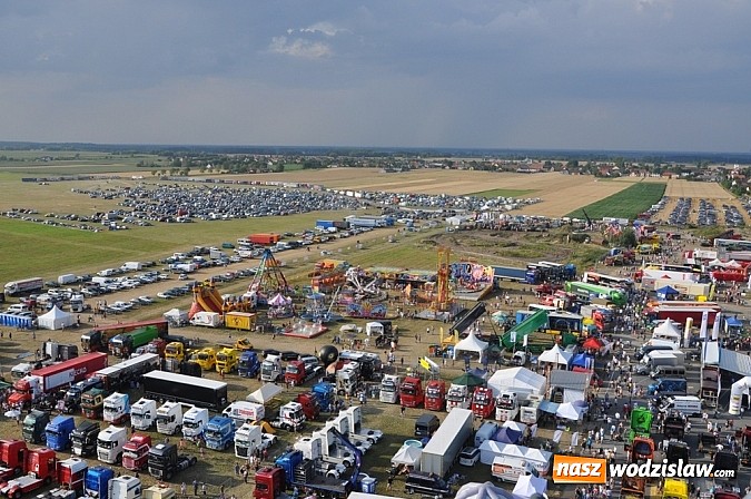 Zdjęcie w galerii na portalu naszwodzislaw.com: Mimo pogody w kratkę tysiące fanów na zlocie Master Truck 2015  wiadomości z regionu
