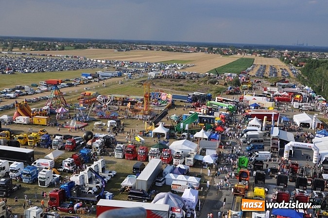 Zdjęcie w galerii na portalu naszwodzislaw.com: Mimo pogody w kratkę tysiące fanów na zlocie Master Truck 2015  wiadomości z regionu