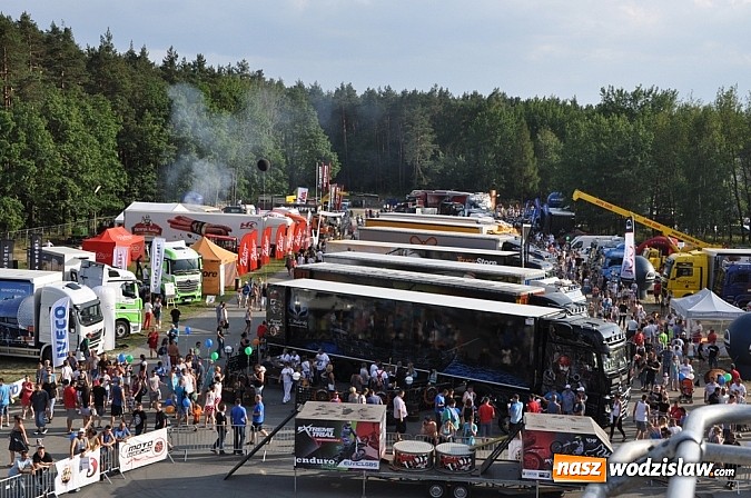 Zdjęcie w galerii na portalu naszwodzislaw.com: Mimo pogody w kratkę tysiące fanów na zlocie Master Truck 2015  wiadomości z regionu