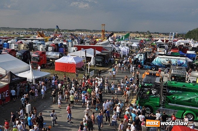 Zdjęcie w galerii na portalu naszwodzislaw.com: Mimo pogody w kratkę tysiące fanów na zlocie Master Truck 2015  wiadomości z regionu