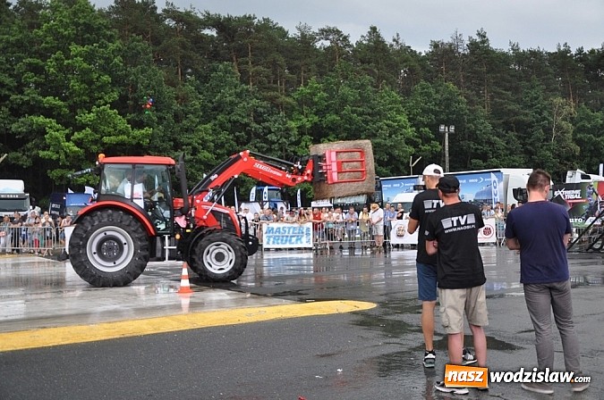 Zdjęcie w galerii na portalu naszwodzislaw.com: Mimo pogody w kratkę tysiące fanów na zlocie Master Truck 2015  wiadomości z regionu