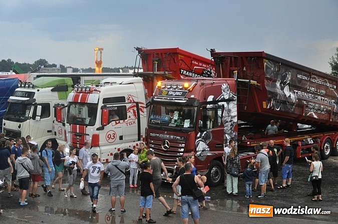 Zdjęcie w galerii na portalu naszwodzislaw.com: Mimo pogody w kratkę tysiące fanów na zlocie Master Truck 2015  wiadomości z regionu