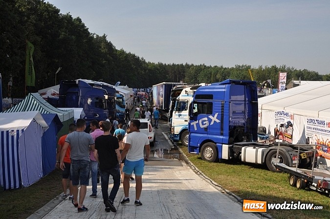 Zdjęcie w galerii na portalu naszwodzislaw.com: Mimo pogody w kratkę tysiące fanów na zlocie Master Truck 2015  wiadomości z regionu