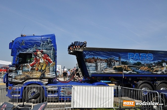 Zdjęcie w galerii na portalu naszwodzislaw.com: Mimo pogody w kratkę tysiące fanów na zlocie Master Truck 2015  wiadomości z regionu