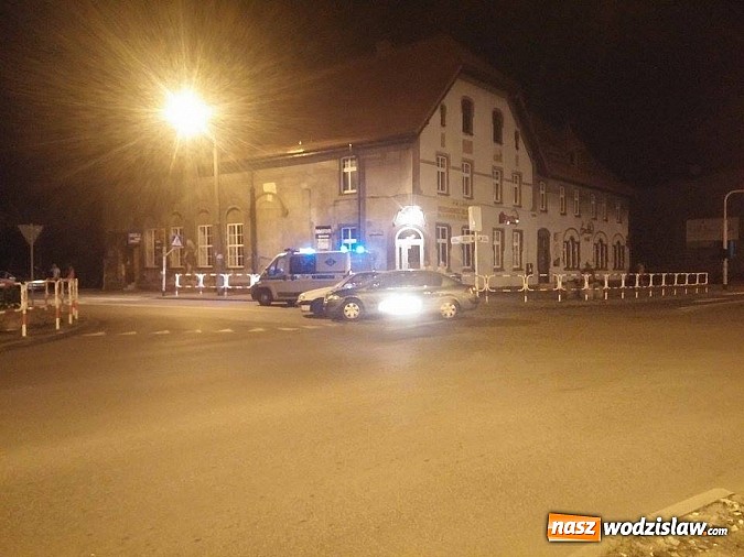 Zdjęcie w galerii na portalu naszwodzislaw.com:  Osobówki zderzyły się na skrzyżowaniu ulic Traugutta i Bema  w Rydułtowach  wiadomości z regionu