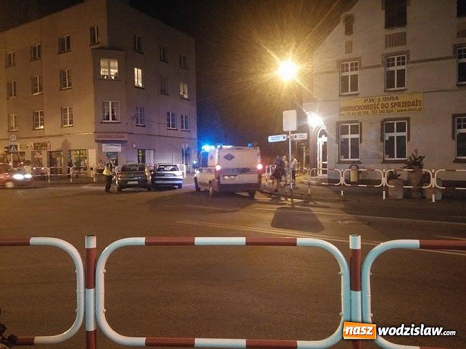 Zdjęcie w galerii na portalu naszwodzislaw.com:  Osobówki zderzyły się na skrzyżowaniu ulic Traugutta i Bema  w Rydułtowach  wiadomości z regionu