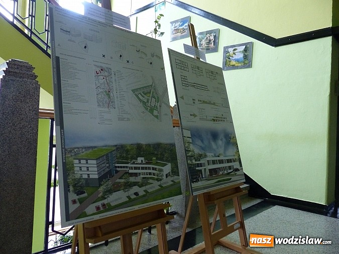 Zdjęcie w galerii na portalu naszwodzislaw.com: Studenci Politechniki Śląskiej w Gliwicach mają wizję rozbudowy Urzędu Miasta w Rydułtowach wiadomości z regionu