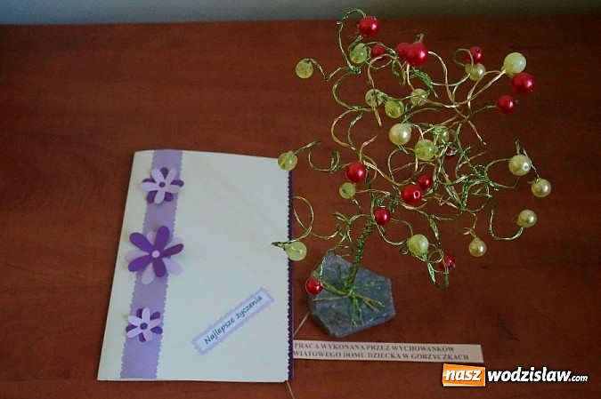 Zdjęcie w galerii na portalu naszwodzislaw.com: Komendant wodzisławskiej policji odwiedził wychowanków Domu Dziecka  wiadomości z regionu