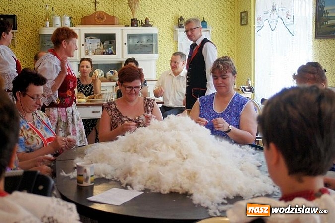 Zdjęcie w galerii na portalu naszwodzislaw.com: Piękna Wieś Województwa Śląskiego: panie z Gogołowej zaprezentowały szkubaczki wiadomości z regionu