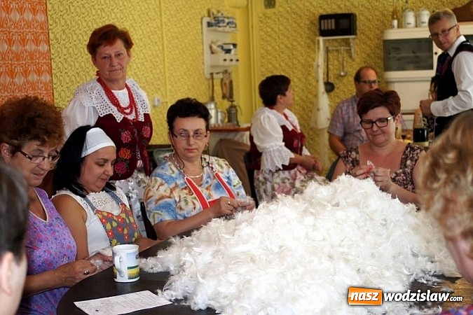 Zdjęcie w galerii na portalu naszwodzislaw.com: Piękna Wieś Województwa Śląskiego: panie z Gogołowej zaprezentowały szkubaczki wiadomości z regionu