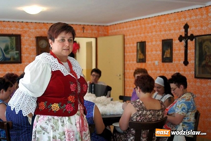 Zdjęcie w galerii na portalu naszwodzislaw.com: Piękna Wieś Województwa Śląskiego: panie z Gogołowej zaprezentowały szkubaczki wiadomości z regionu