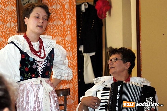 Zdjęcie w galerii na portalu naszwodzislaw.com: Piękna Wieś Województwa Śląskiego: panie z Gogołowej zaprezentowały szkubaczki wiadomości z regionu