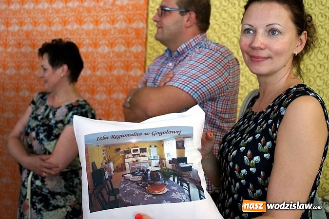 Zdjęcie w galerii na portalu naszwodzislaw.com: Piękna Wieś Województwa Śląskiego: panie z Gogołowej zaprezentowały szkubaczki wiadomości z regionu