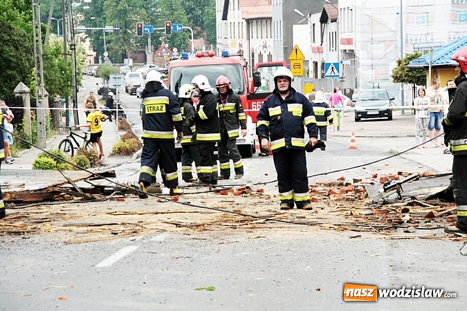 Zdjęcie w galerii na portalu naszwodzislaw.com: Nawałnica zerwała dach jednej z rydułtowskich kamienic! wiadomości z regionu