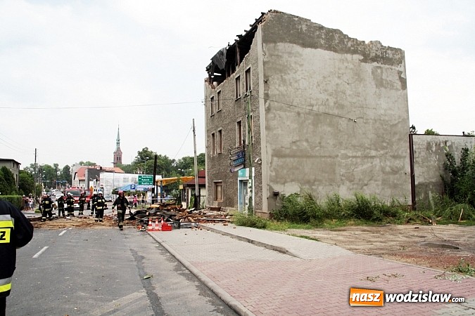 Zdjęcie w galerii na portalu naszwodzislaw.com: Nawałnica zerwała dach jednej z rydułtowskich kamienic! wiadomości z regionu