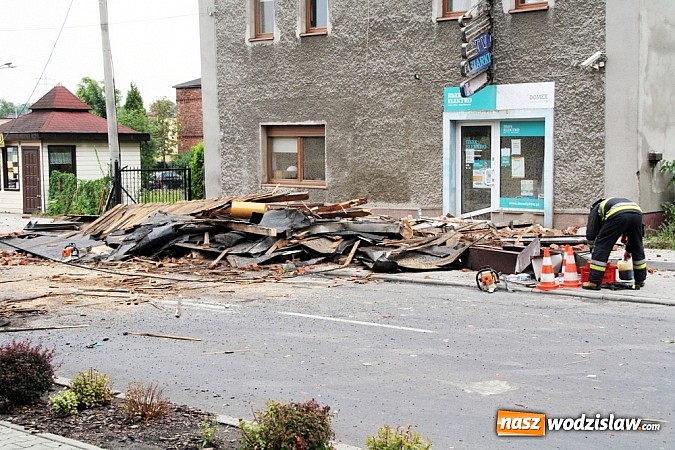 Zdjęcie w galerii na portalu naszwodzislaw.com: Nawałnica zerwała dach jednej z rydułtowskich kamienic! wiadomości z regionu