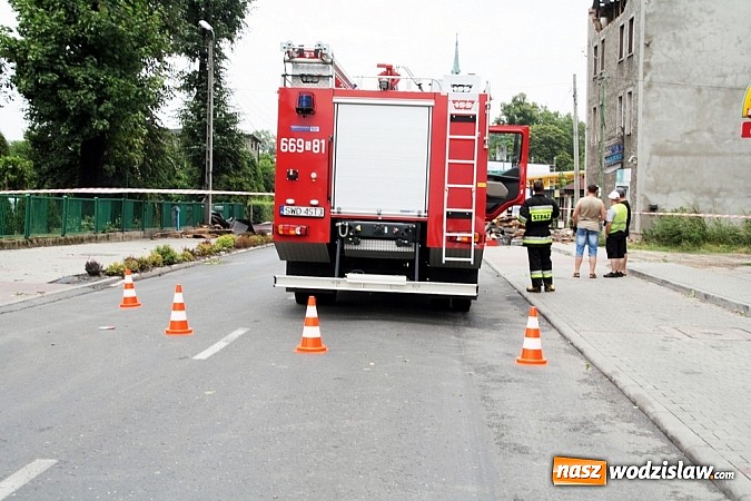 Zdjęcie w galerii na portalu naszwodzislaw.com: Nawałnica zerwała dach jednej z rydułtowskich kamienic! wiadomości z regionu