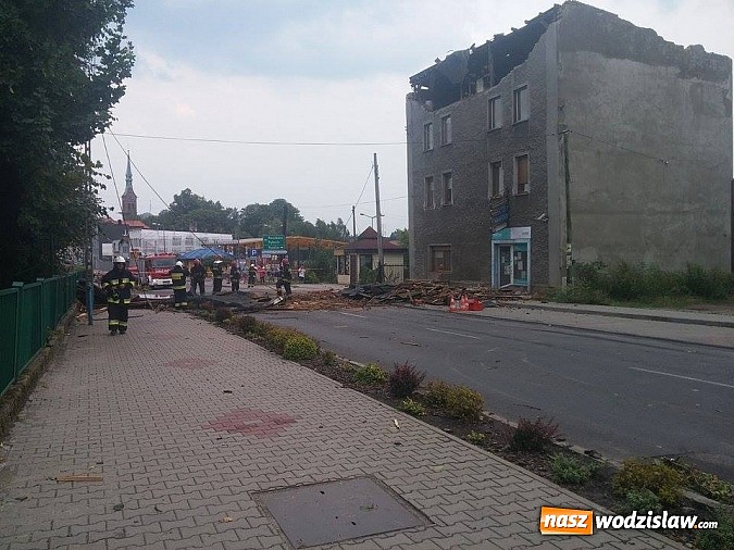 Zdjęcie w galerii na portalu naszwodzislaw.com: Nawałnica zerwała dach jednej z rydułtowskich kamienic! wiadomości z regionu