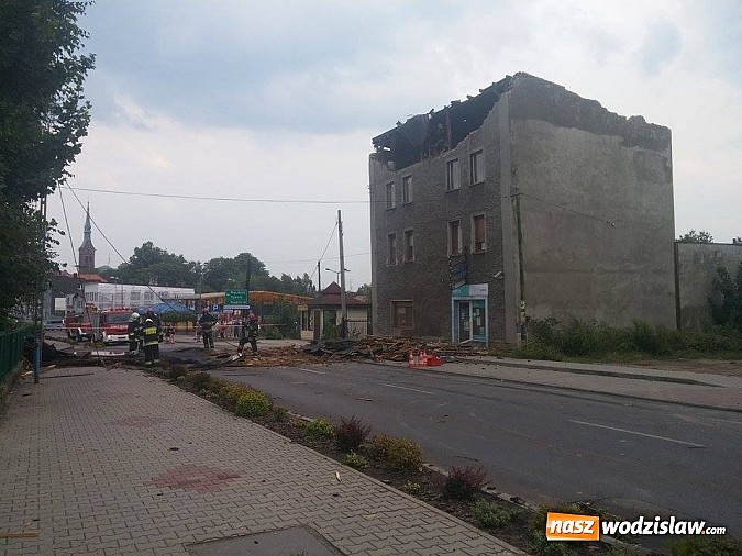 Zdjęcie w galerii na portalu naszwodzislaw.com: Nawałnica zerwała dach jednej z rydułtowskich kamienic! wiadomości z regionu