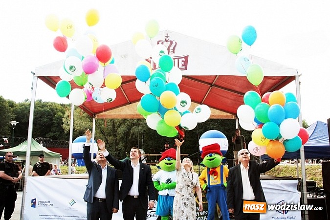 Zdjęcie w galerii na portalu naszwodzislaw.com: Mieszkańcy Wodzisławia wreszcie się doczekali. Dzisiaj uroczyście otwarto Rodzinny Park Rozrywki wiadomości z regionu