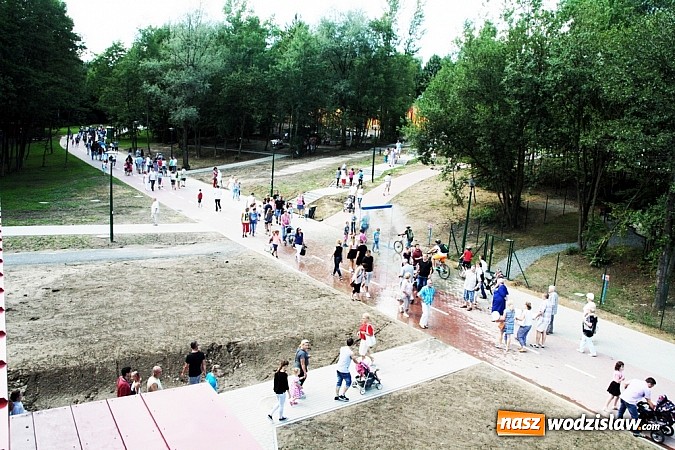 Zdjęcie w galerii na portalu naszwodzislaw.com: Mieszkańcy Wodzisławia wreszcie się doczekali. Dzisiaj uroczyście otwarto Rodzinny Park Rozrywki wiadomości z regionu