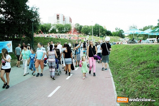 Zdjęcie w galerii na portalu naszwodzislaw.com: Mieszkańcy Wodzisławia wreszcie się doczekali. Dzisiaj uroczyście otwarto Rodzinny Park Rozrywki wiadomości z regionu