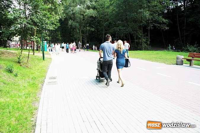 Zdjęcie w galerii na portalu naszwodzislaw.com: Mieszkańcy Wodzisławia wreszcie się doczekali. Dzisiaj uroczyście otwarto Rodzinny Park Rozrywki wiadomości z regionu