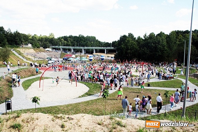 Zdjęcie w galerii na portalu naszwodzislaw.com: Mieszkańcy Wodzisławia wreszcie się doczekali. Dzisiaj uroczyście otwarto Rodzinny Park Rozrywki wiadomości z regionu