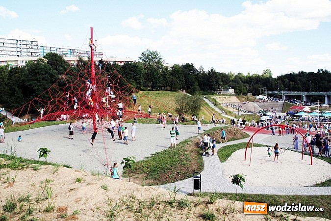 Zdjęcie w galerii na portalu naszwodzislaw.com: Mieszkańcy Wodzisławia wreszcie się doczekali. Dzisiaj uroczyście otwarto Rodzinny Park Rozrywki wiadomości z regionu