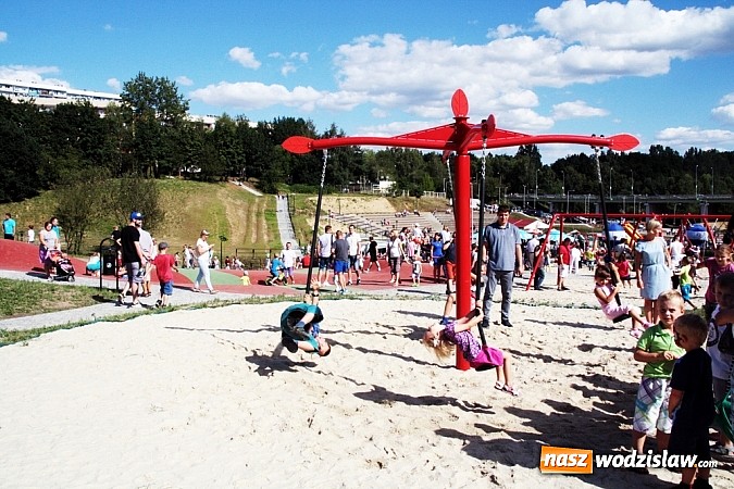 Zdjęcie w galerii na portalu naszwodzislaw.com: Mieszkańcy Wodzisławia wreszcie się doczekali. Dzisiaj uroczyście otwarto Rodzinny Park Rozrywki wiadomości z regionu