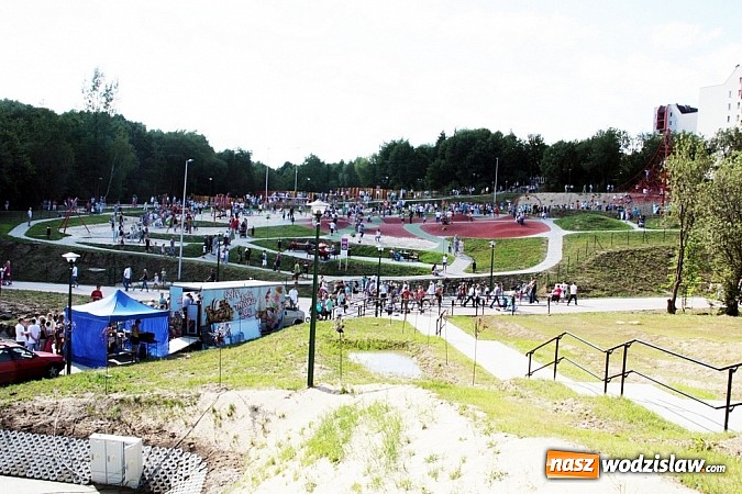 Zdjęcie w galerii na portalu naszwodzislaw.com: Mieszkańcy Wodzisławia wreszcie się doczekali. Dzisiaj uroczyście otwarto Rodzinny Park Rozrywki wiadomości z regionu