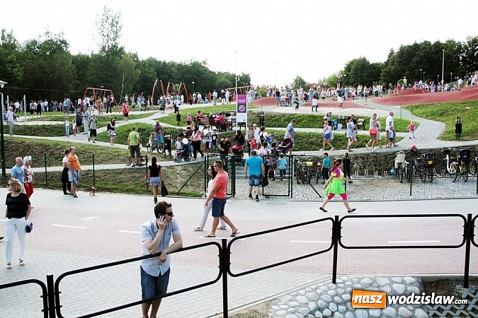 Zdjęcie w galerii na portalu naszwodzislaw.com: Mieszkańcy Wodzisławia wreszcie się doczekali. Dzisiaj uroczyście otwarto Rodzinny Park Rozrywki wiadomości z regionu