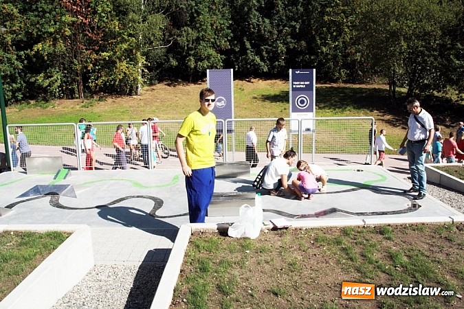 Zdjęcie w galerii na portalu naszwodzislaw.com: Mieszkańcy Wodzisławia wreszcie się doczekali. Dzisiaj uroczyście otwarto Rodzinny Park Rozrywki wiadomości z regionu