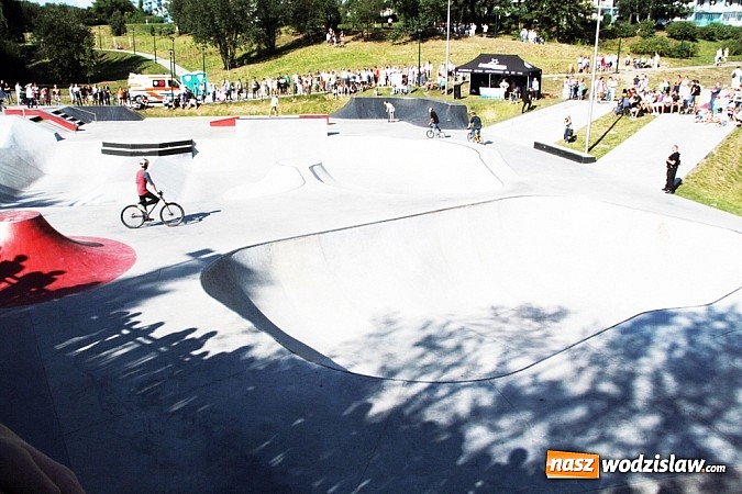 Zdjęcie w galerii na portalu naszwodzislaw.com: Mieszkańcy Wodzisławia wreszcie się doczekali. Dzisiaj uroczyście otwarto Rodzinny Park Rozrywki wiadomości z regionu