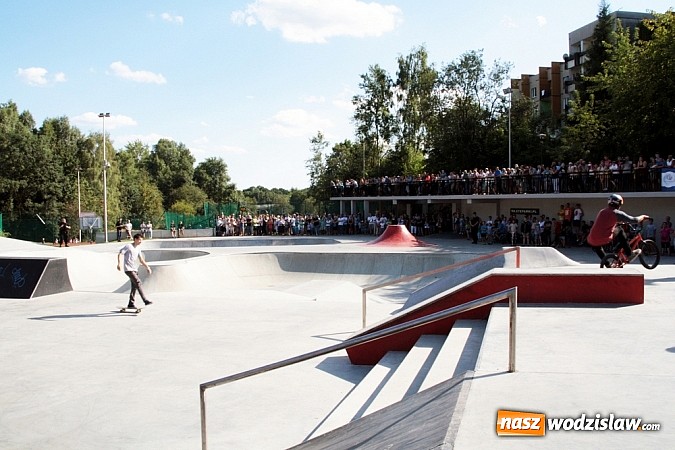 Zdjęcie w galerii na portalu naszwodzislaw.com: Mieszkańcy Wodzisławia wreszcie się doczekali. Dzisiaj uroczyście otwarto Rodzinny Park Rozrywki wiadomości z regionu